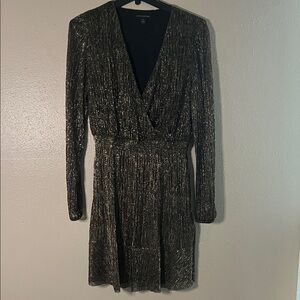 Banana Republic Black & Gold
Cocktail Metalic Dress Size M Long
Sleves V-Neck